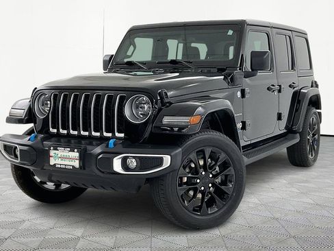 Used 2023 Jeep Wrangler Unlimited Sahara image 3