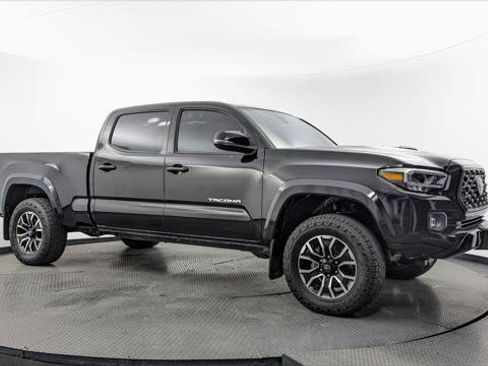 Used 2022 Toyota Tacoma TRD Sport w/ TRD Premium Sport Package AWD/4WD image 11