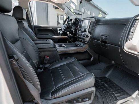 Used 2019 GMC Sierra 2500 Denali w/ Duramax Plus Package AWD/4WD image 23