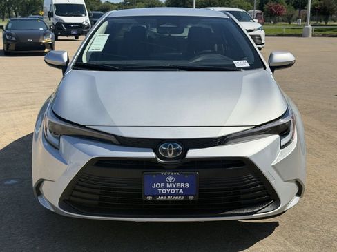 Used 2024 Toyota Corolla LE FWD image 3