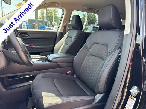 Used 2025 Nissan Pathfinder SV AWD/4WD image 9