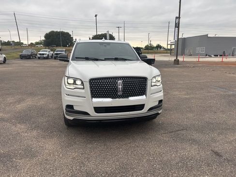 Used 2024 Lincoln Navigator L Reserve AWD/4WD image 3