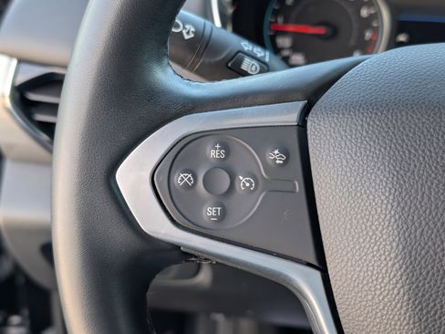 Used 2023 Chevrolet Traverse LT image 18