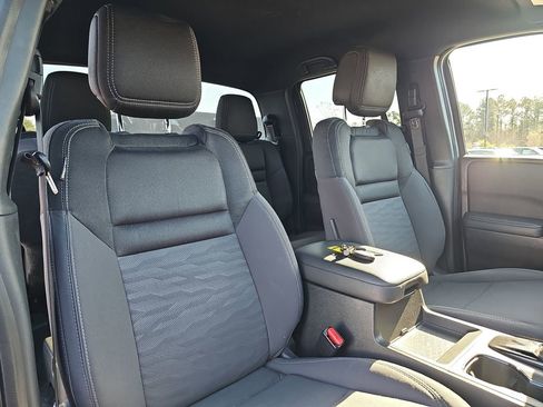 Used 2023 Nissan Frontier SV w/ Midnight Edition Package image 13