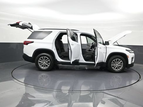 Used 2024 Chevrolet Traverse LT FWD image 34