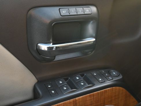 Used 2018 GMC Sierra 1500 SLT image 16