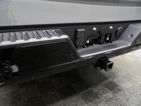 Used 2024 Chevrolet Silverado 1500 ZR2 image 42