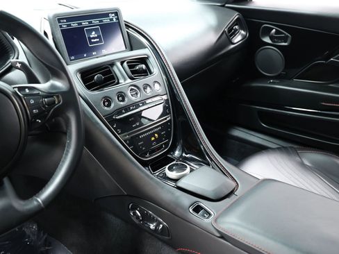 Used 2018 Aston Martin DB11 V12 RWD image 39