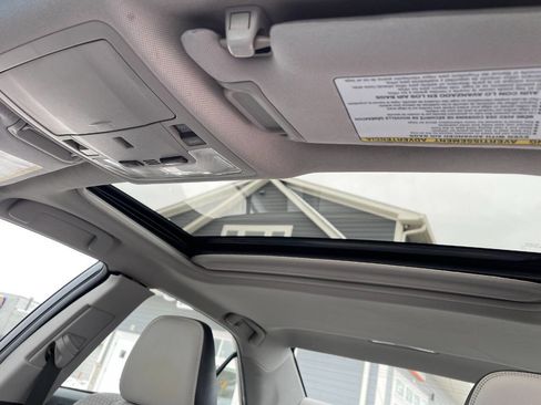 Used 2015 Toyota Camry SE image 19