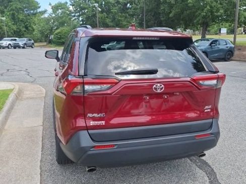 Used 2019 Toyota RAV4 XLE w/ Carpet Mat Package AWD/4WD image 6
