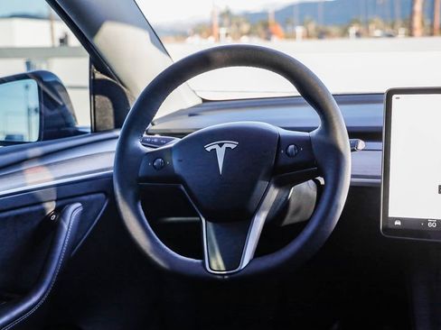 Used 2024 Tesla Model Y 2WD image 15