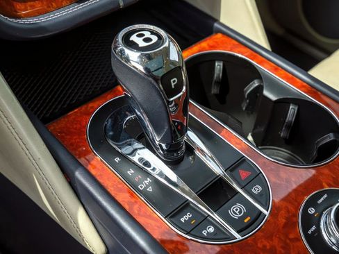 Used 2018 Bentley Bentayga image 10