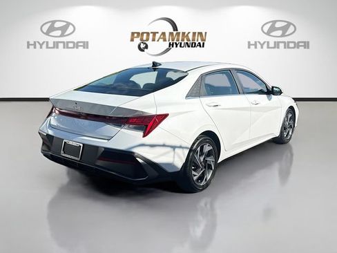 Certified 2025 Hyundai Elantra SEL FWD image 5