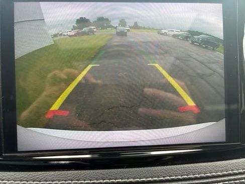 Used 2023 Chrysler Pacifica Limited FWD image 5