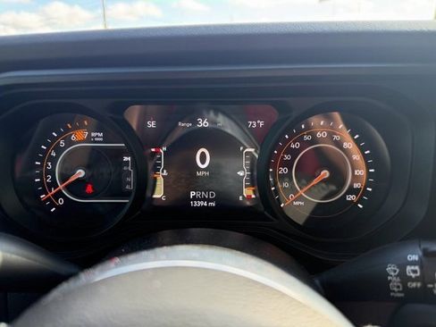 Used 2024 Jeep Wrangler Sahara image 9