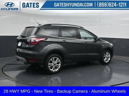 Used 2018 Ford Escape SE AWD/4WD image 2