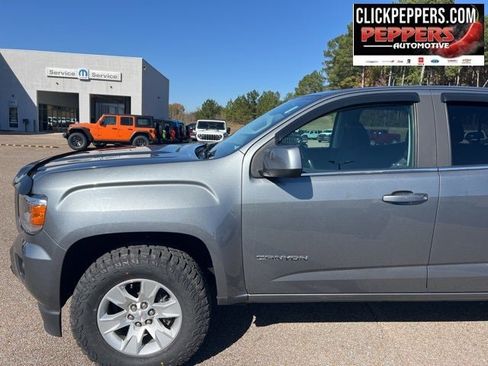Used 2018 GMC Canyon SLE w/ SLE Convenience Package image 2