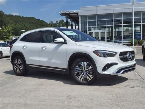 Used 2025 Mercedes-Benz GLA 250 4MATIC image 2