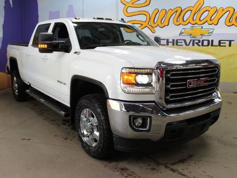 Used 2019 GMC Sierra 2500 SLE w/ SLE Preferred Package AWD/4WD image 4