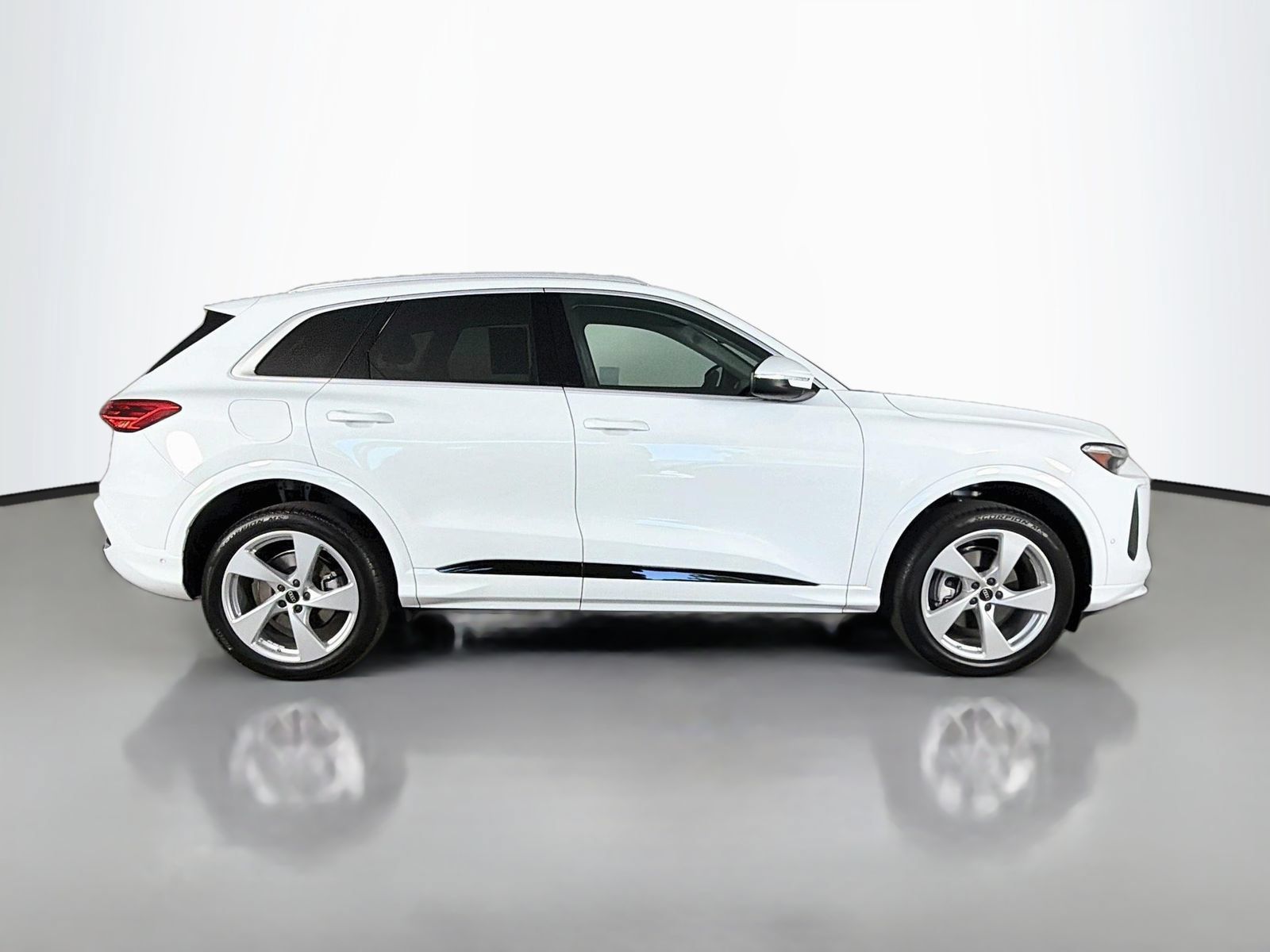 Certified 2025 Audi Q5 Premium w/ Premium Plus AWD/4WD image 8