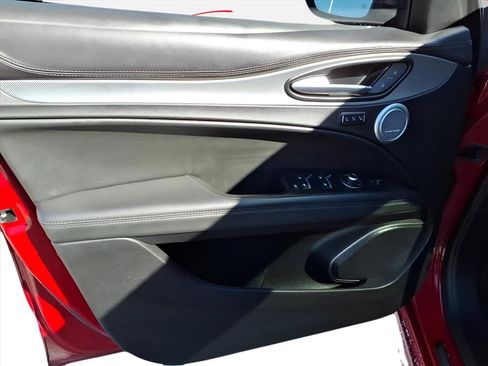 Used 2022 Alfa Romeo Stelvio Veloce image 13