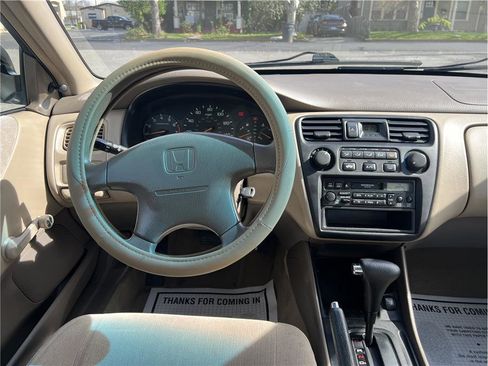 Used 2000 Honda Accord DX image 9