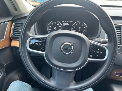 Certified 2022 Volvo XC90 T6 Momentum w/ Climate Package AWD/4WD image 23