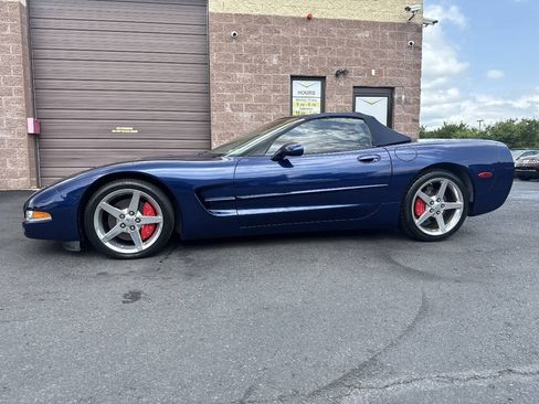 Used 2004 Chevrolet Corvette Convertible w/ Preferred Equipment Group RWD image 2