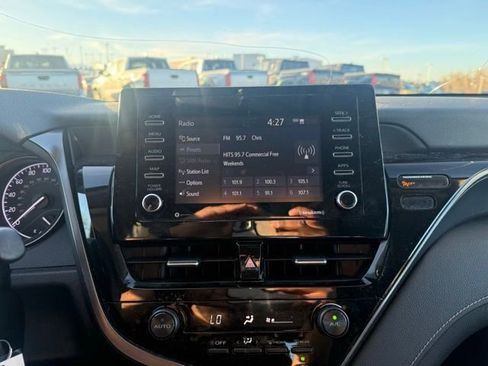 Used 2021 Toyota Camry SE image 12