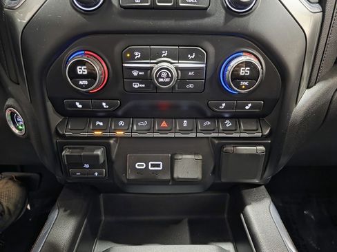 Used 2019 Chevrolet Silverado 1500 RST image 22