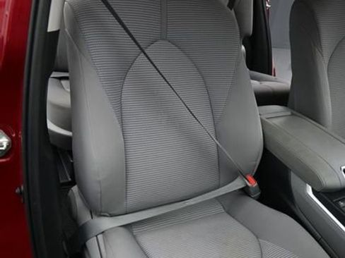 Used 2020 Toyota Highlander LE image 15