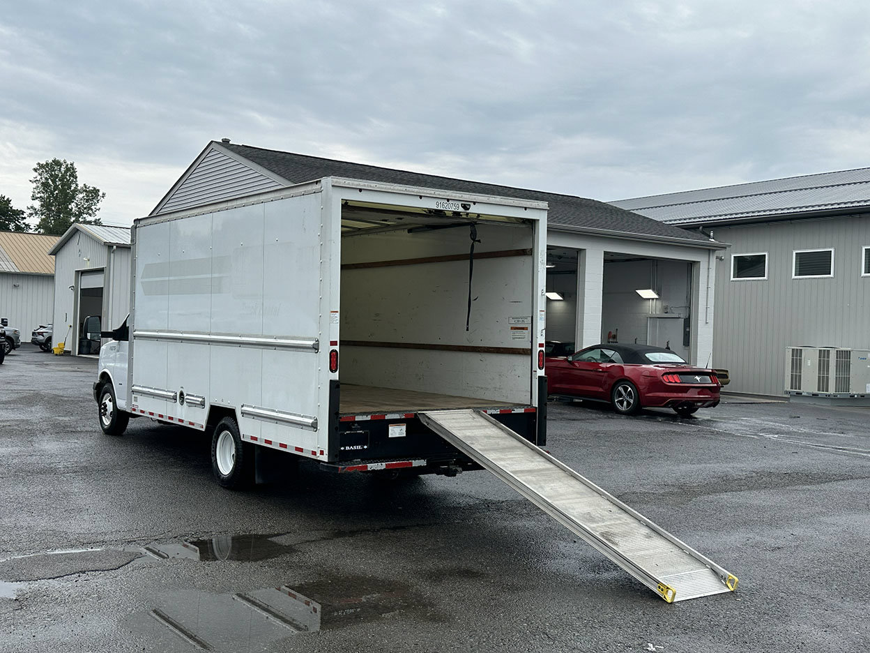 Used 2021 GMC Savana 3500 Extended w/ Power Convenience Package RWD image 18