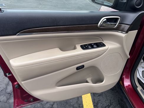 Used 2014 Jeep Grand Cherokee Limited image 12
