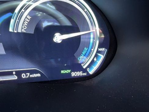 Used 2023 Genesis G80 image 36