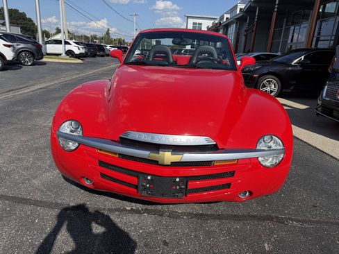 Used 2004 Chevrolet SSR w/ Preferred Equipment Group RWD image 8