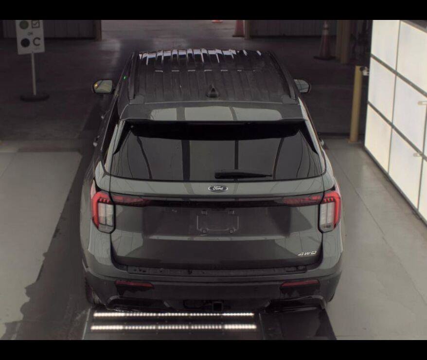 Used 2025 Ford Explorer ST-Line w/ ST-Line Street Pack AWD/4WD image 10