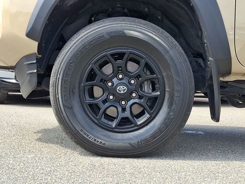 Certified 2020 Toyota Tacoma SR w/ SX Package AWD/4WD image 11
