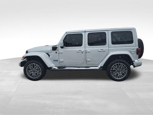 Used 2023 Jeep Wrangler Unlimited Sahara image 7