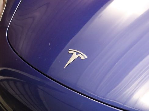 Used 2023 Tesla Model 3 Standard Range image 3