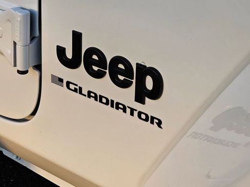 New 2025 Jeep Gladiator Sport image 10