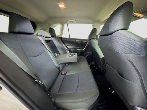 Used 2019 Toyota RAV4 LE image 20