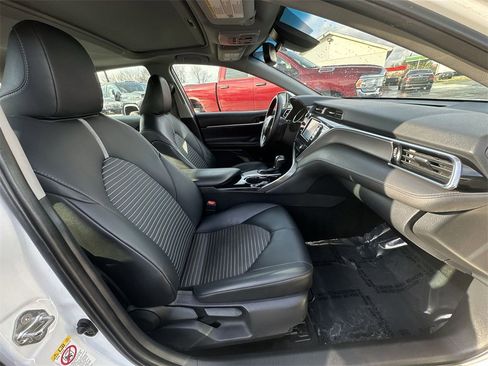 Used 2018 Toyota Camry SE image 24