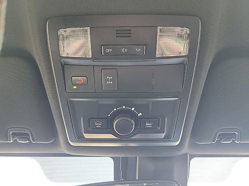 Used 2023 Toyota Tacoma TRD Off-Road w/ Technology Package AWD/4WD image 17