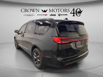 Used 2023 Chrysler Pacifica Touring-L w/ S Appearance Package