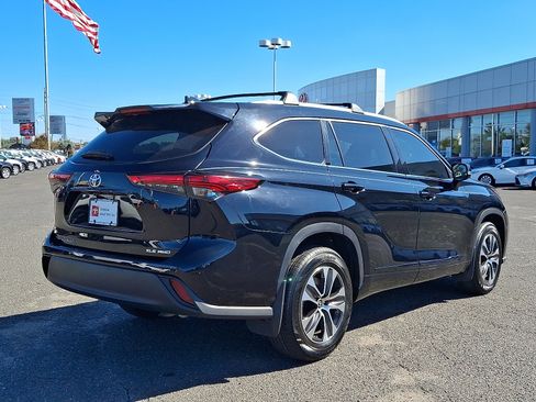 Certified 2022 Toyota Highlander XLE image 7