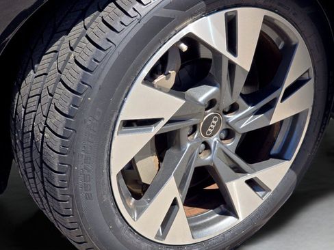 Used 2022 Audi e-tron Premium AWD/4WD image 21