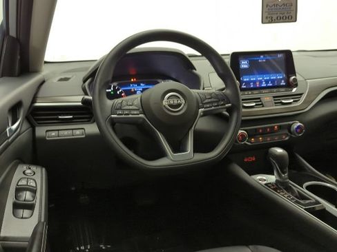 Used 2024 Nissan Altima 2.5 SV FWD image 23