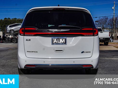 Used 2024 Chrysler Pacifica Select image 13