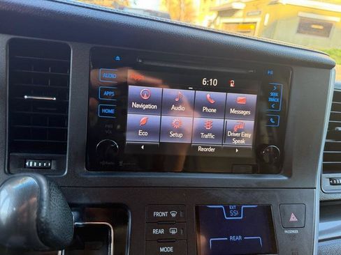 Used 2015 Toyota Sienna SE Premium FWD image 89