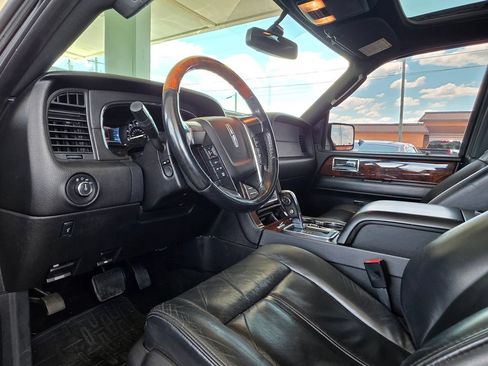 Used 2015 Lincoln Navigator 4WD image 11